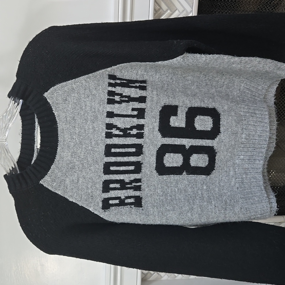 Ultra Flirt Black and Gray Crewneck Sweater Size Small. Not Itchy. Soft.